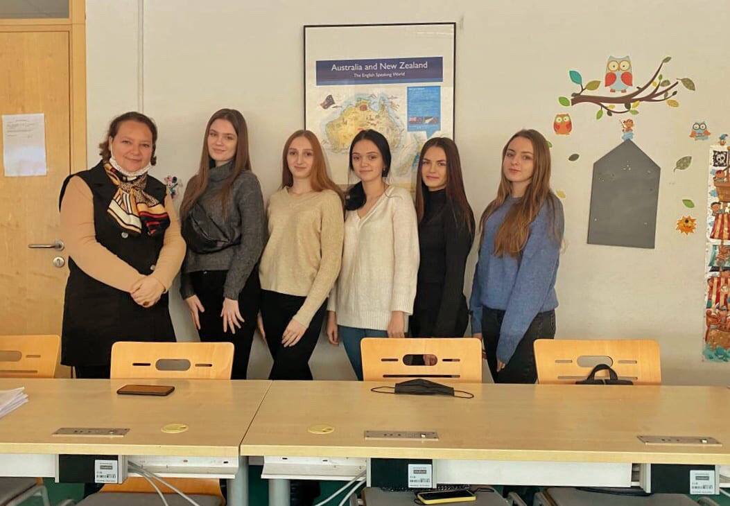 Спільне фото із викладачкою Podstawy pedagogiki szkoły podstawowej